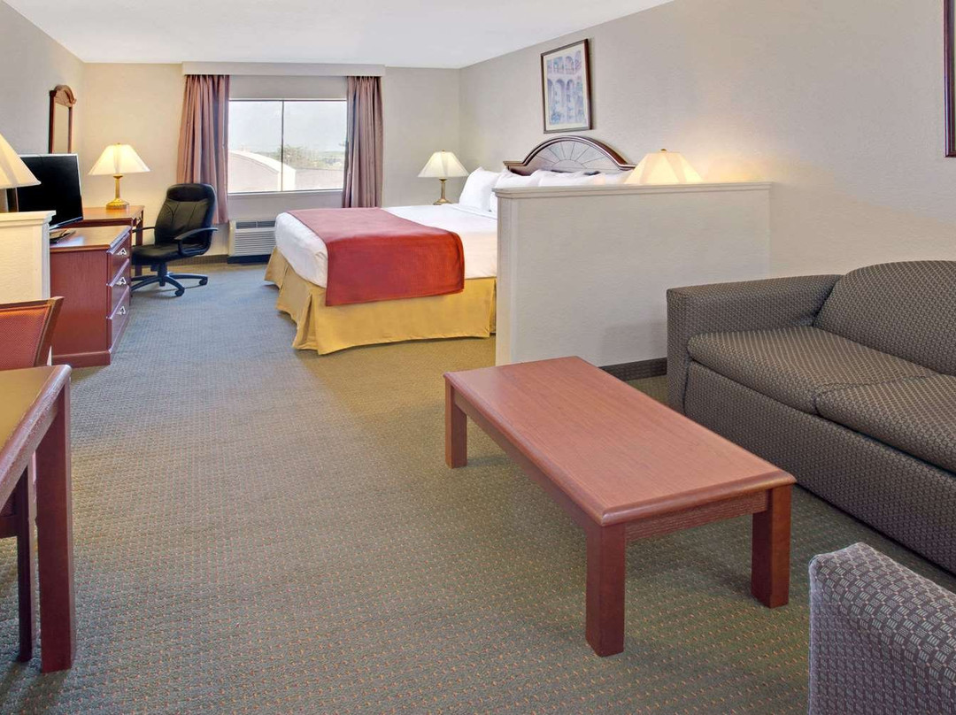 Days Inn & Suites by Wyndham Laurel Near Fort Meade主图