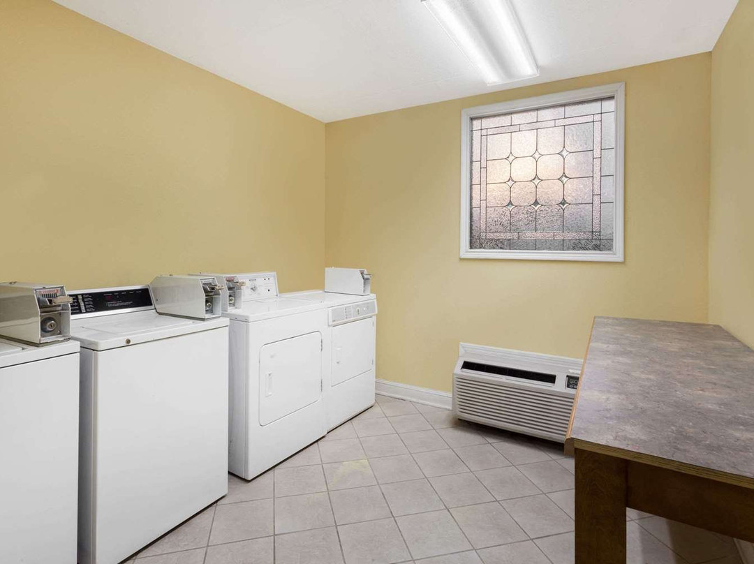 Days Inn by Wyndham Bowling Green主图