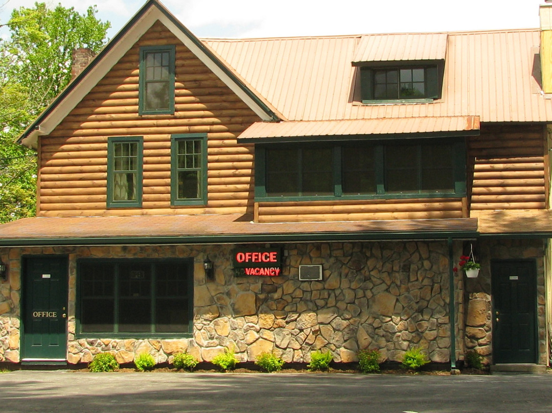 Pine Knoll Lodge and Cabins主图