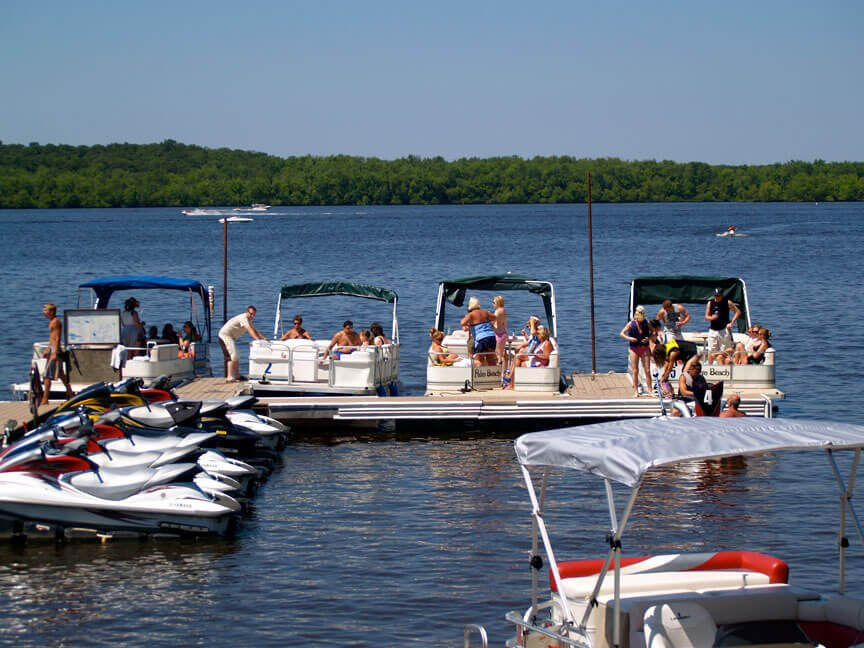 Holiday Shores Watersports-威斯康星峡谷必去景点