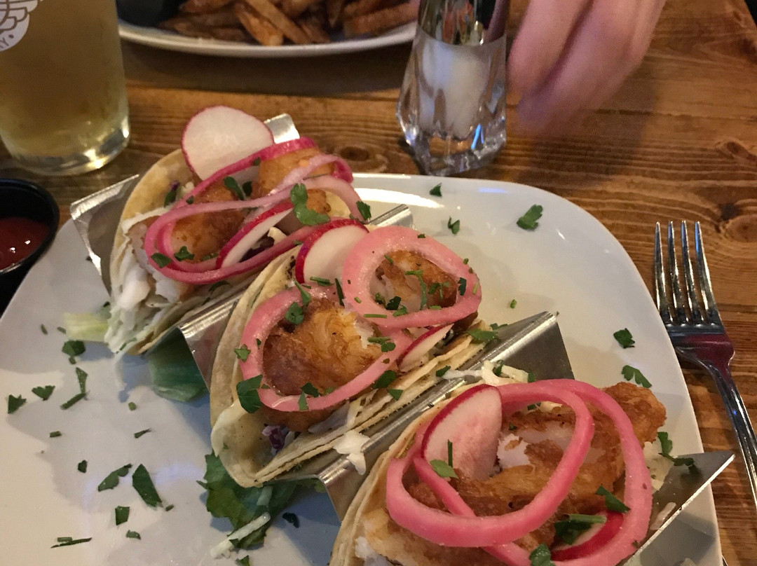 Urbana餐馆和美食-Lincoln & Main