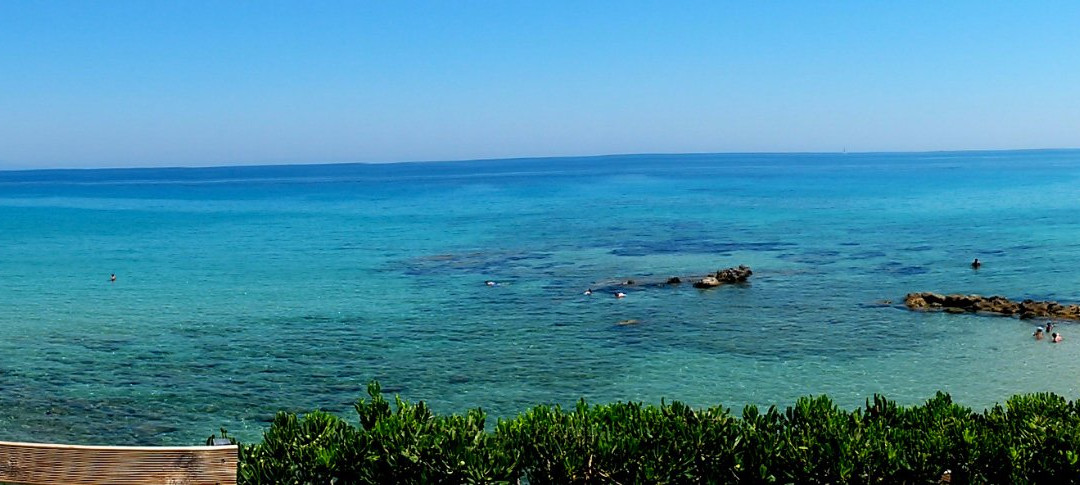 Achillion Apartments主图