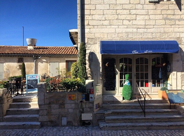 普罗旺斯地区莱博餐馆和美食-Restaurant De La Reine Jeanne