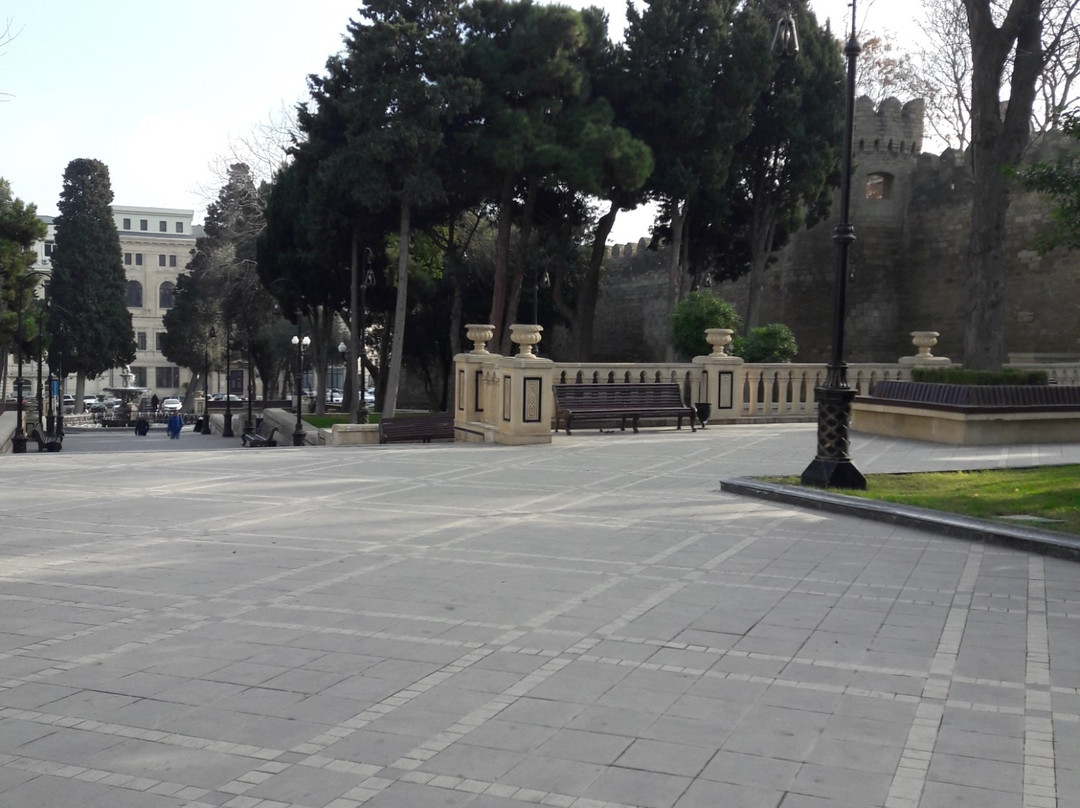 Monument to Mirza Alakbar Sabir-巴库必去景点