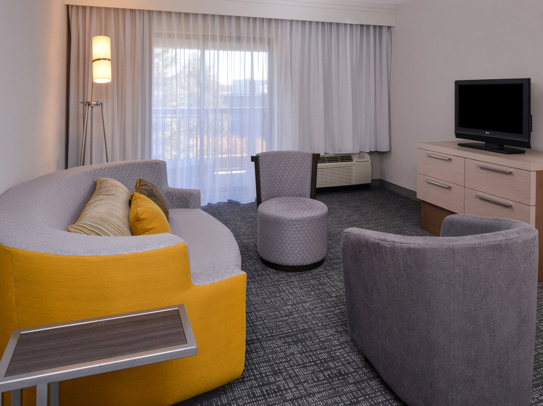 Mequon酒店住宿-Courtyard by Marriott Milwaukee North/Brown Deer