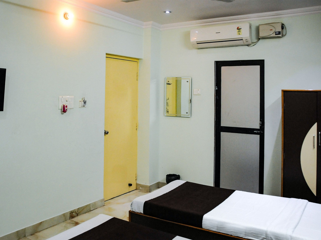 OYO Rooms Near RBI Exhibition Road主图