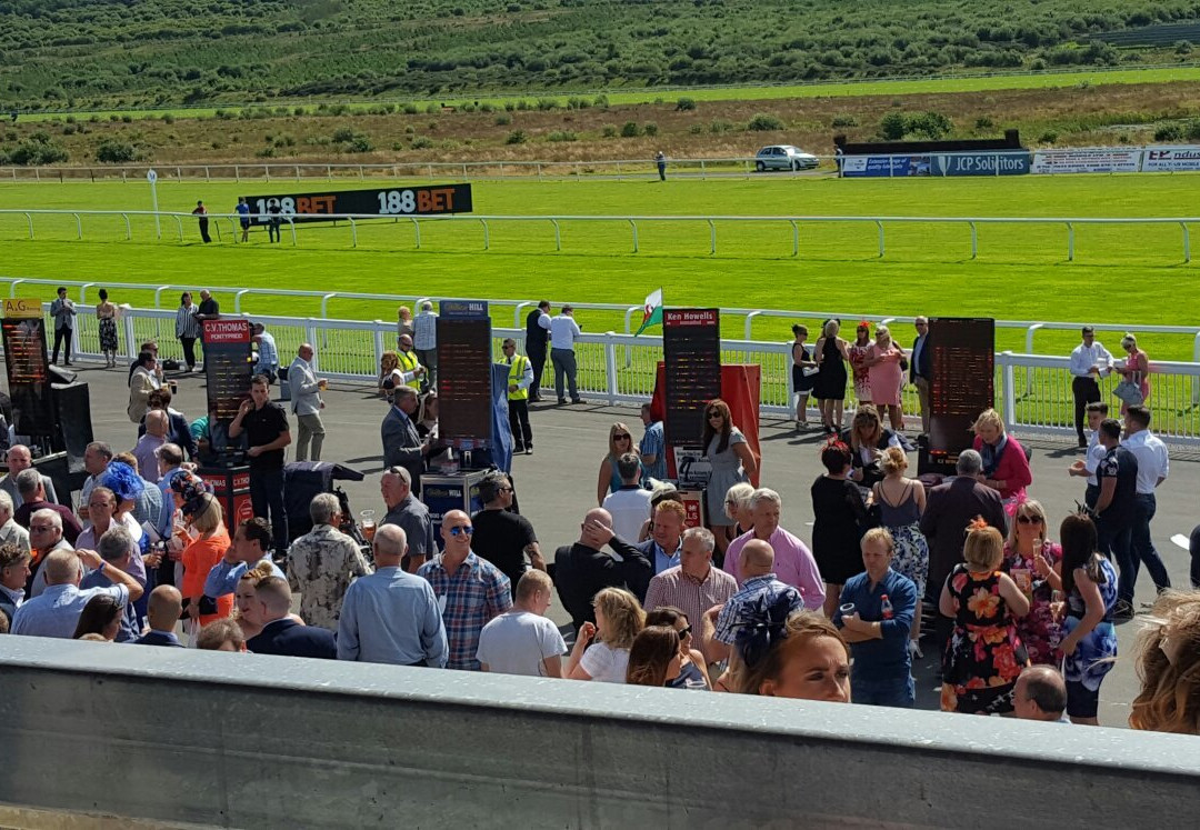 Ffos Las Racecourse景点图片