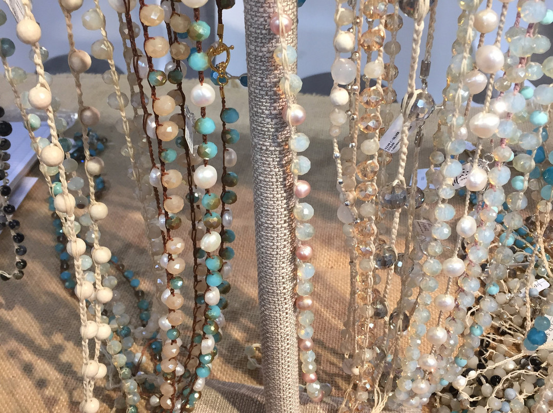 Hurricane Limited-马卡瓦必去景点