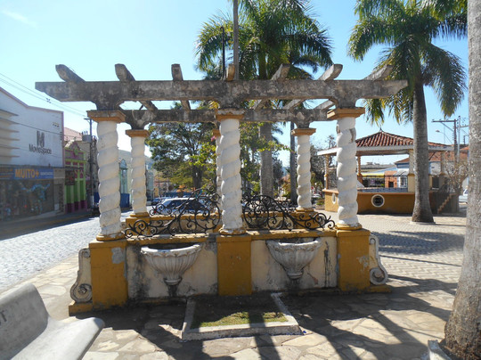 Praca Dom Ferrao-Campanha必去景点