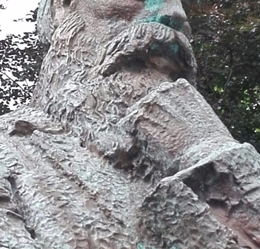 Friedrich-Engels-Denkmal-伍珀塔尔必去景点