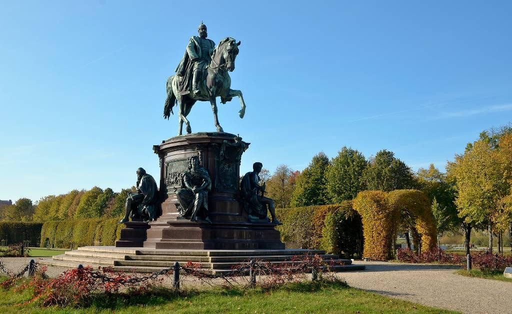 Reiterstandbild Friedrich Franz II景点图片