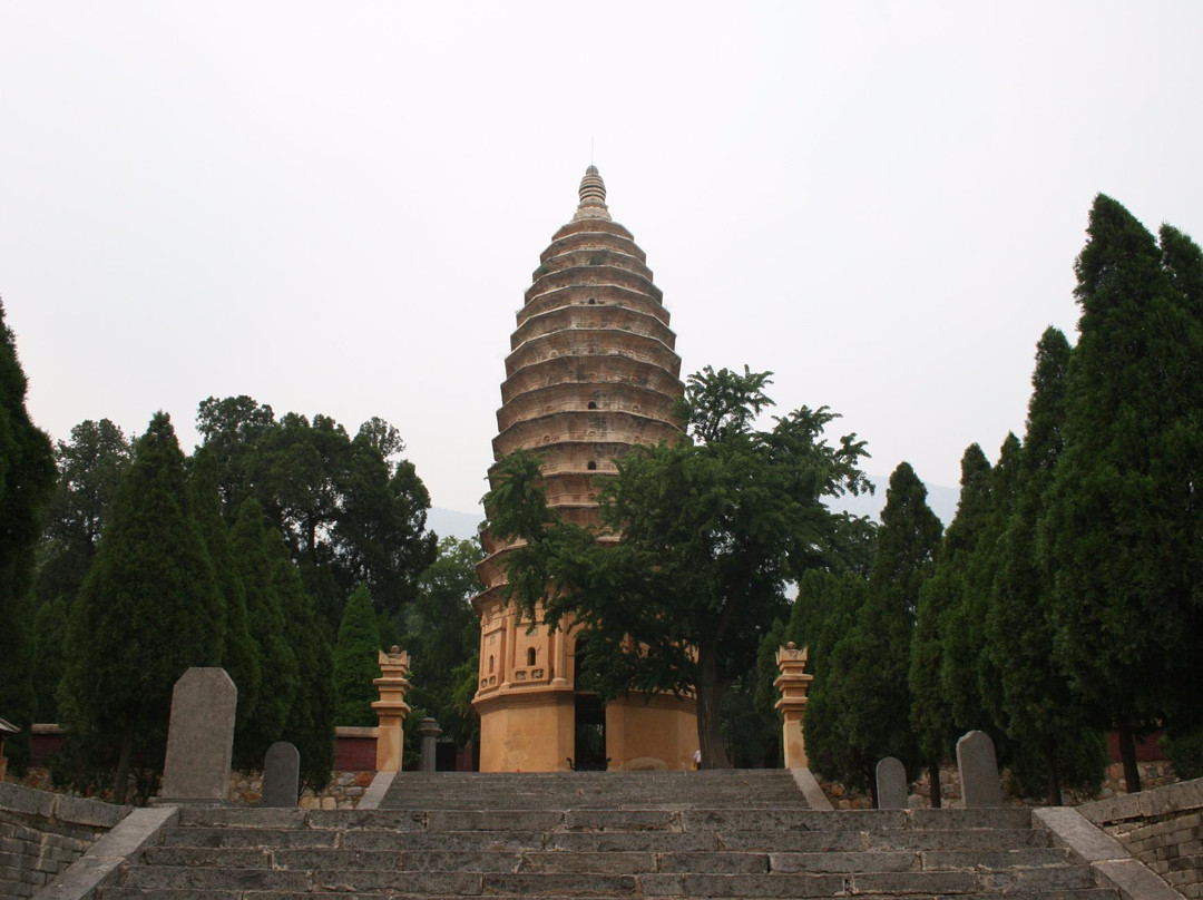 嵩岳寺塔-登封市必去景点