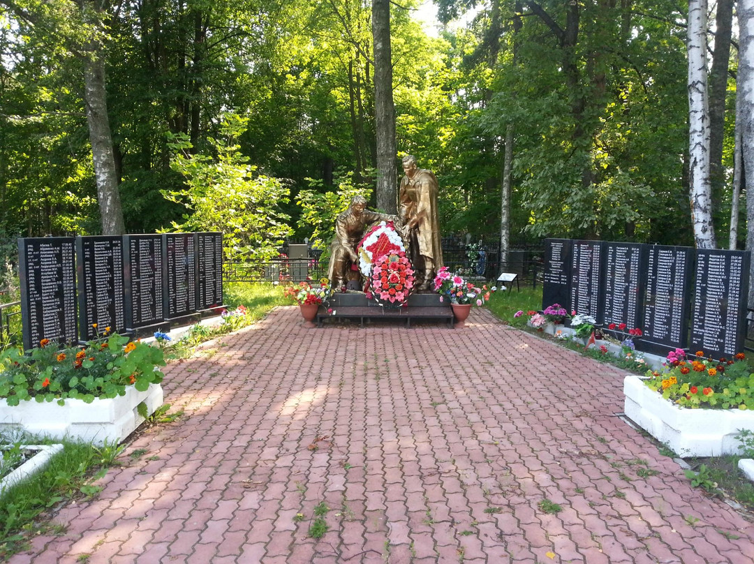 Mass Grave of Soviet Soldiers Who Died In Combating Fascism景点图片