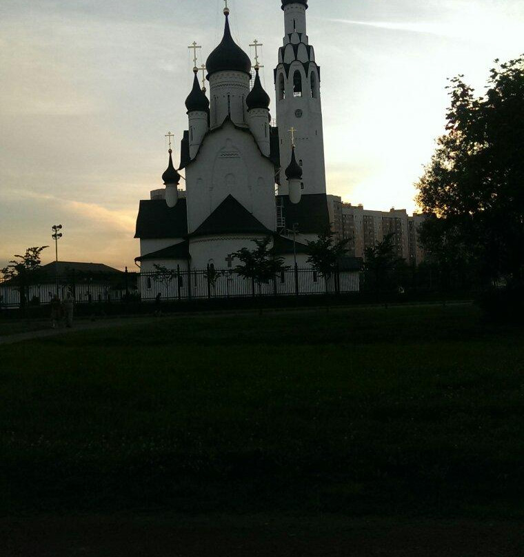 Church of the Holy Apostles Peter Jolly in the Village-圣彼得堡必去景点