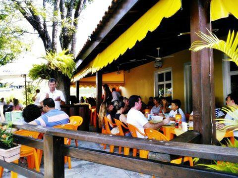 Aguas de Sao Pedro餐馆和美食-Cantinho Tropical