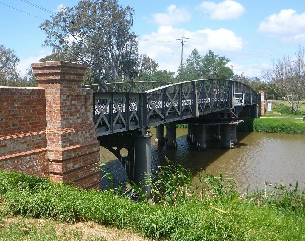 La Trobe Swing Bridge-塞尔必去景点