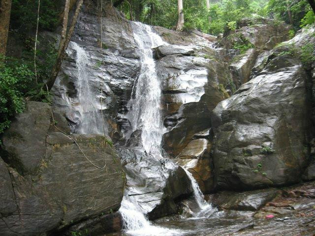 Vazhvanthol Waterfalls-提卢湾安塔普兰（特里凡德伦）必去景点