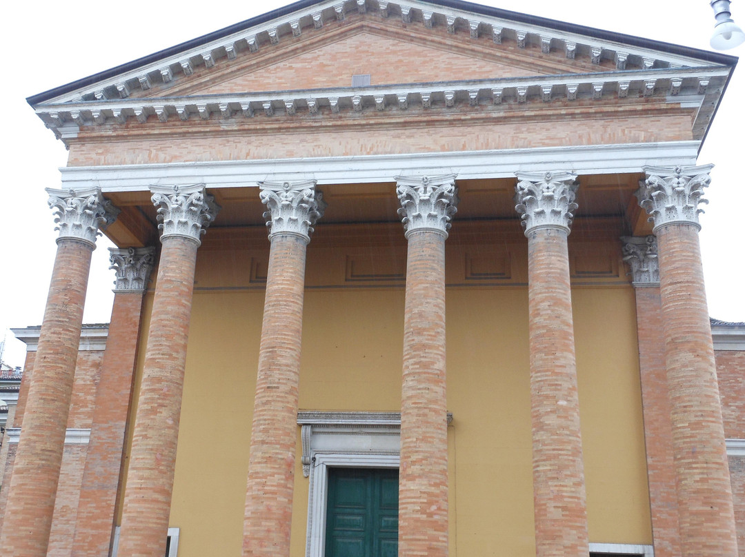 Cattedrale Di Santa Croce-弗利必去景点