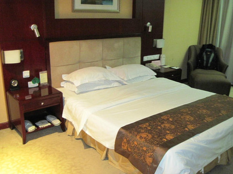 山东机械大厦酒店（滨海广场第一海水浴场店）主图