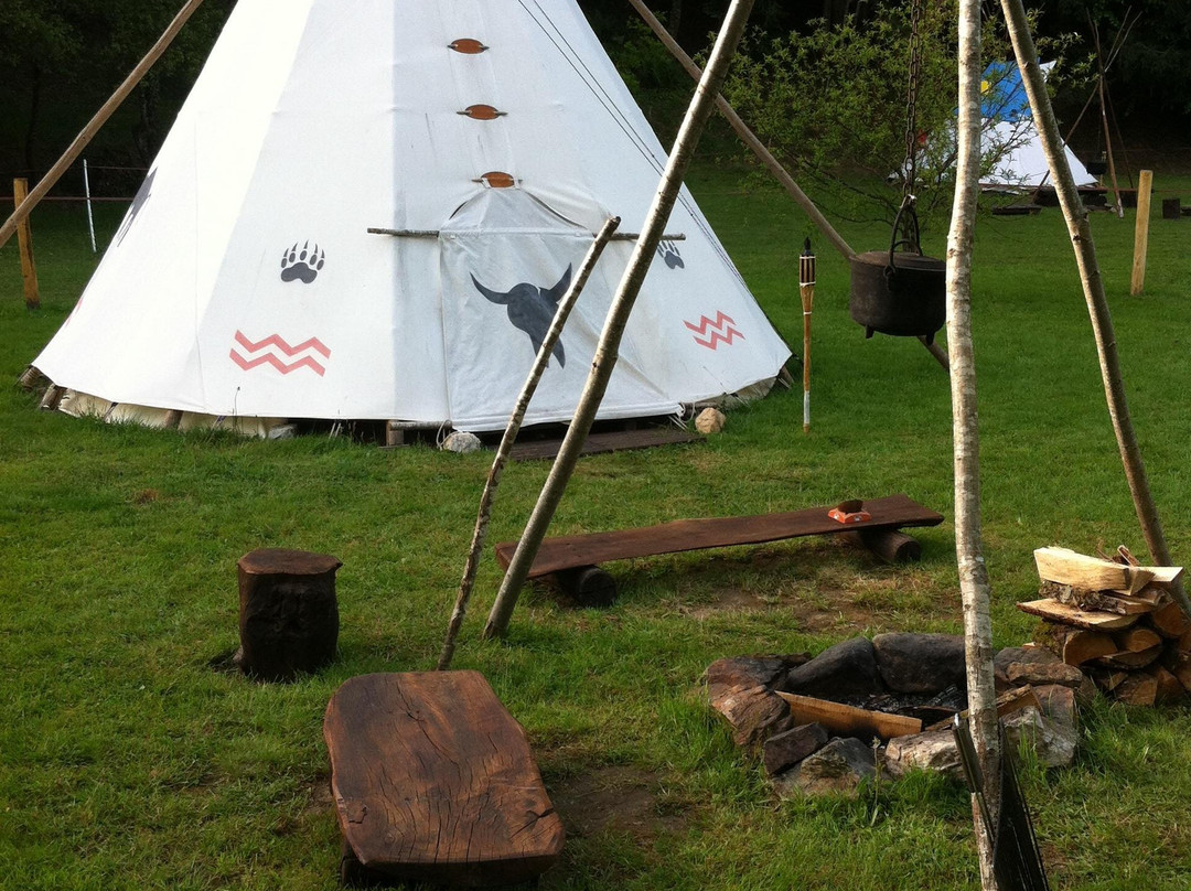 Cabane et Tipis de l'Auvézère