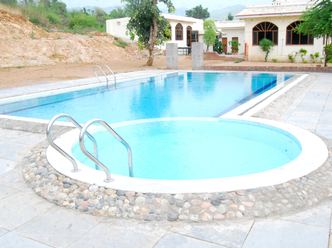 Chandra Hill Resort