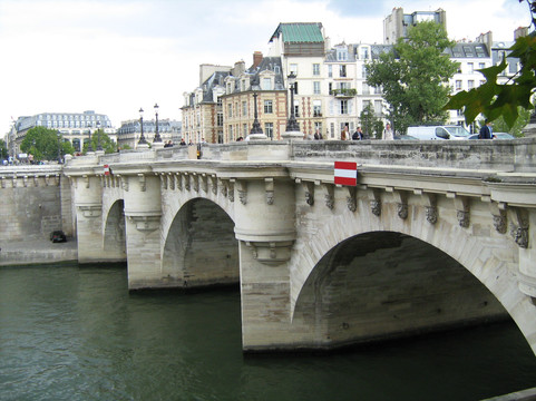 新桥-巴黎必去景点