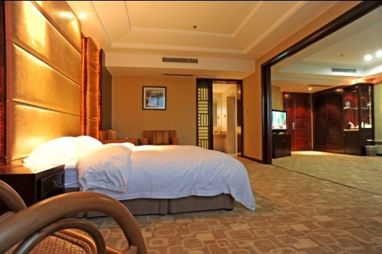 山湖温泉酒店主图