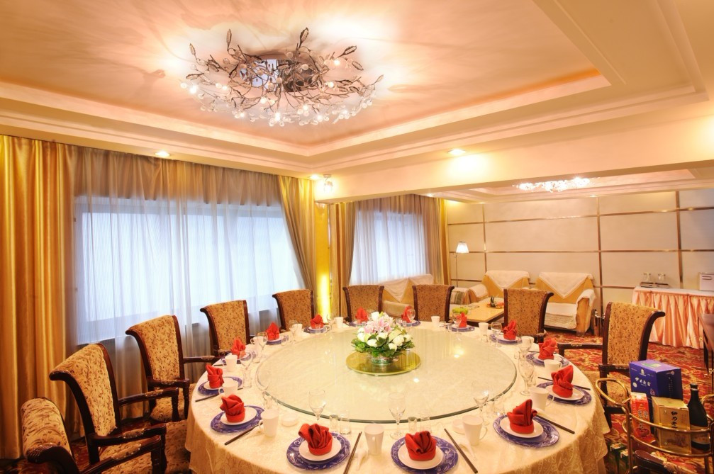 新旅金谷大酒店（CCMALL时代广场红山公园店）主图