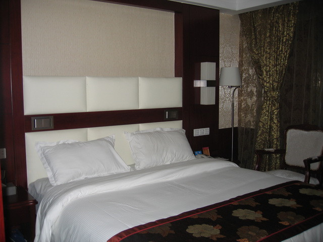 官宏大酒店（昆明火车站双桥夜市店）主图