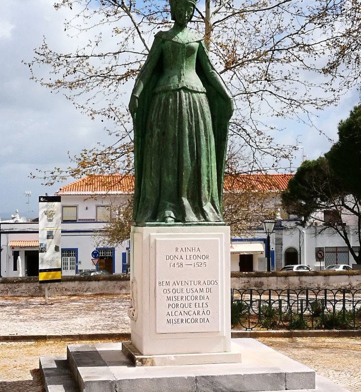 Estátua da Rainha Dona Leonor景点图片