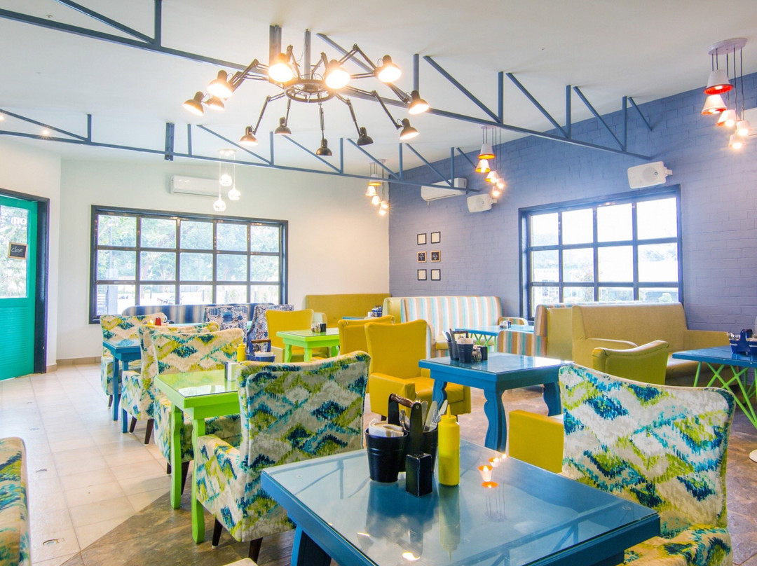 Naya Raipur餐馆和美食-The Living Room Cafe