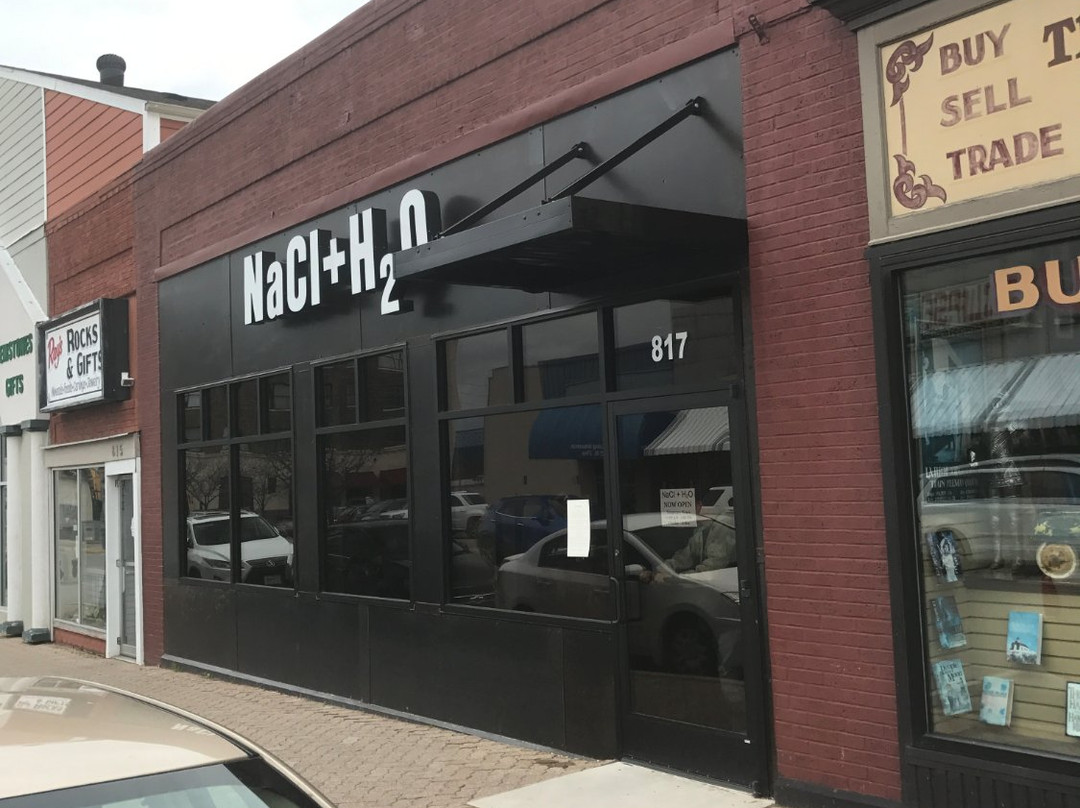 罗拉餐馆和美食-NaCL + H2O