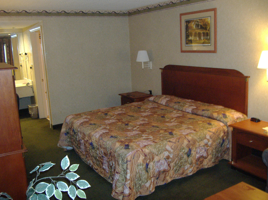 Silas酒店住宿-Travelers Inn & Suites