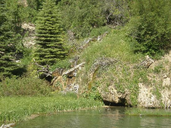 Hanging Lake Trail-格伦伍德温泉必去景点