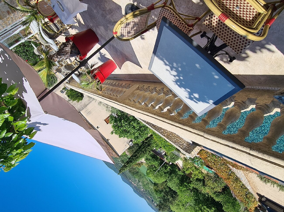 巴斯蒂德香水酒店主图