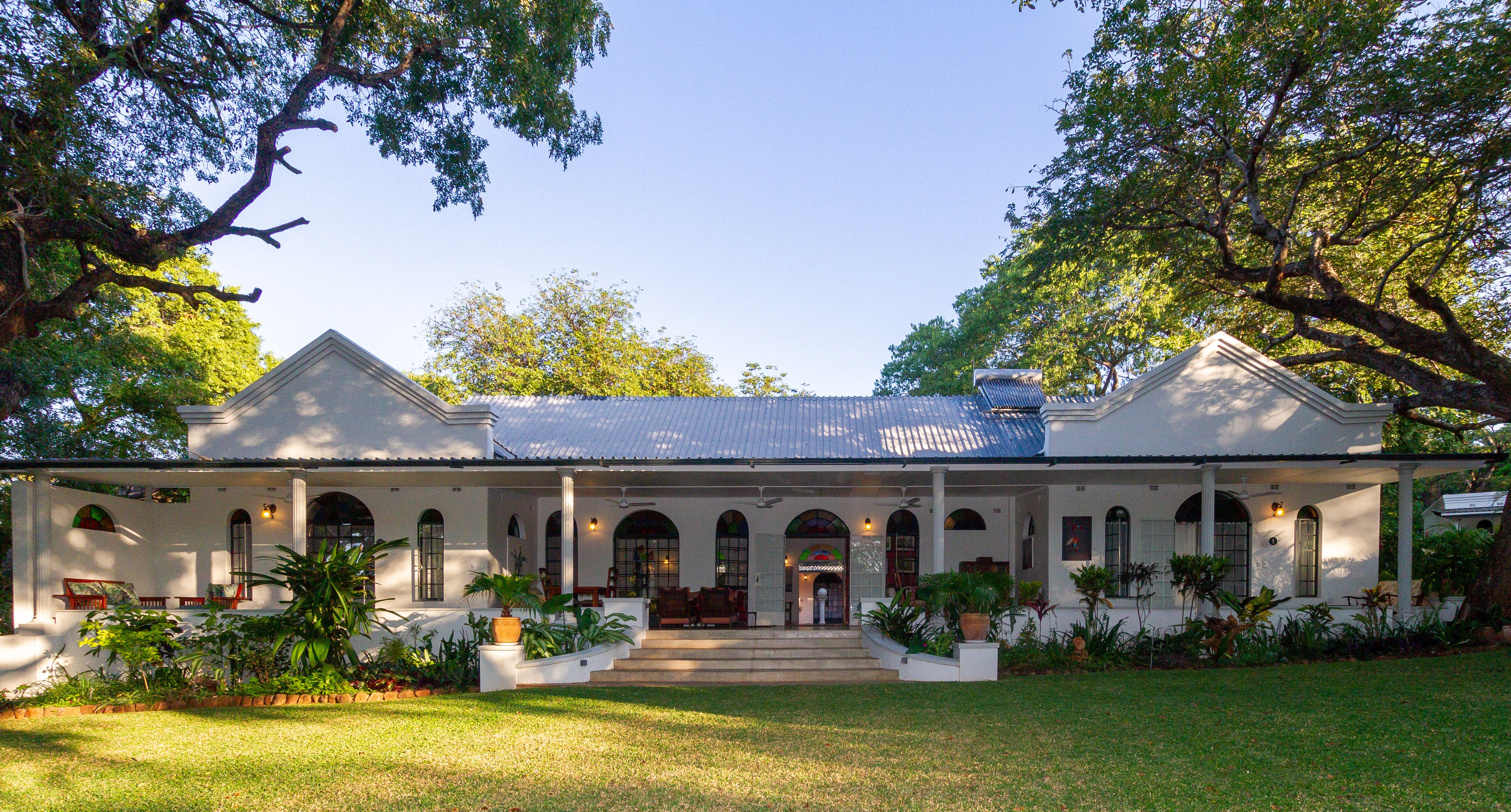 The Courtney Lodge-官方