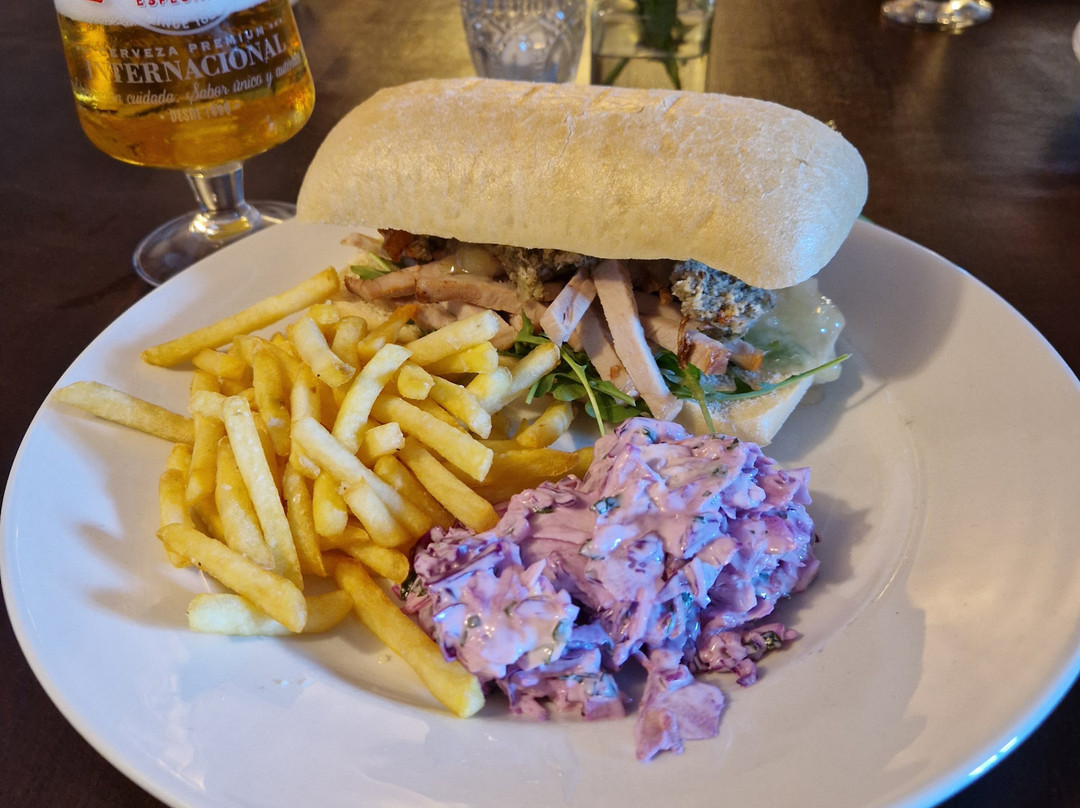 The Devil's Stone Inn主图