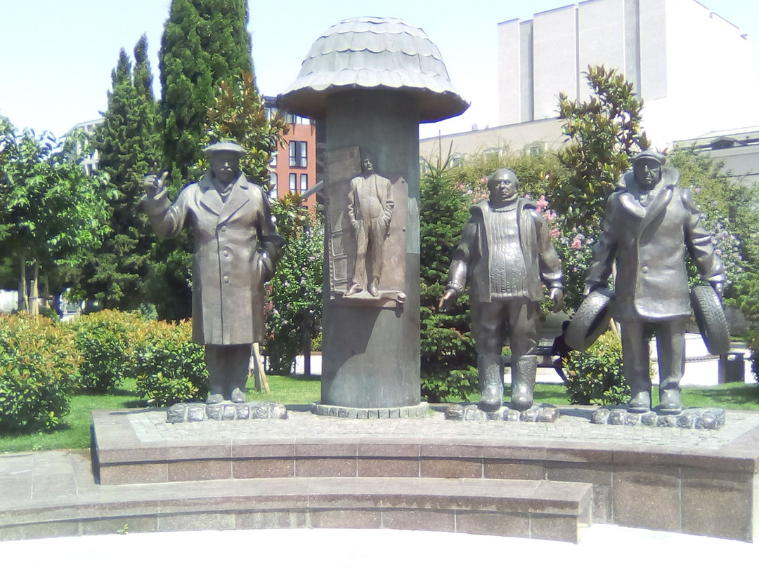 Monument to Characters of Movie Mimino-第比利斯必去景点