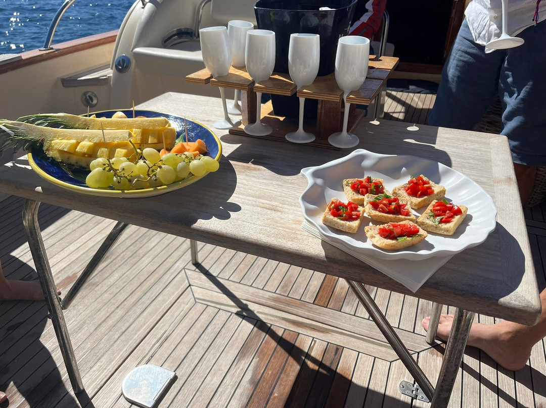 Ulisse Charter Boat Tour-马萨卢布伦塞必去景点