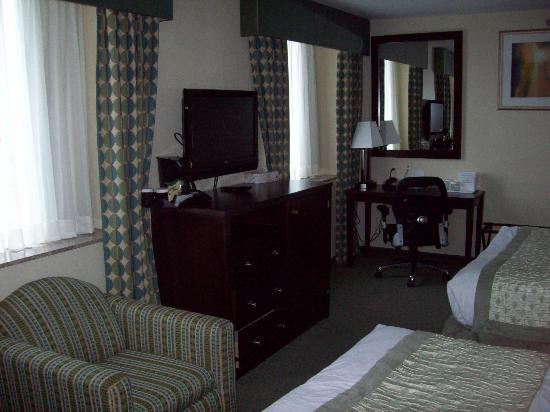 Hillcrest Hotel Near JFK Airtrain