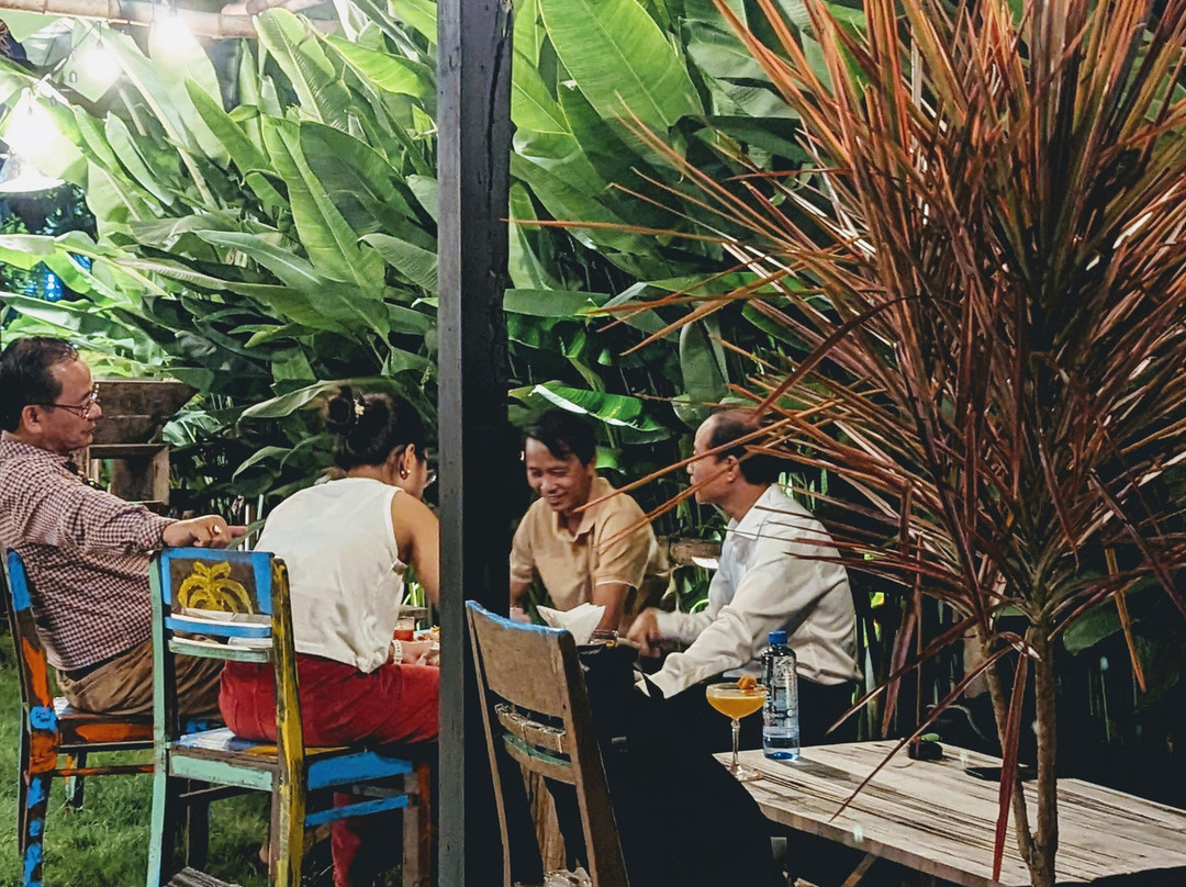 An Hai Dong餐馆和美食-Firebirds - Cocktail & More