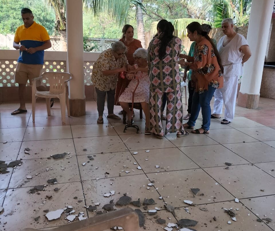 Globe Hotel Udvada主图