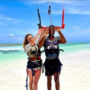 Coral Kiteboarding-迪亚尼必去景点
