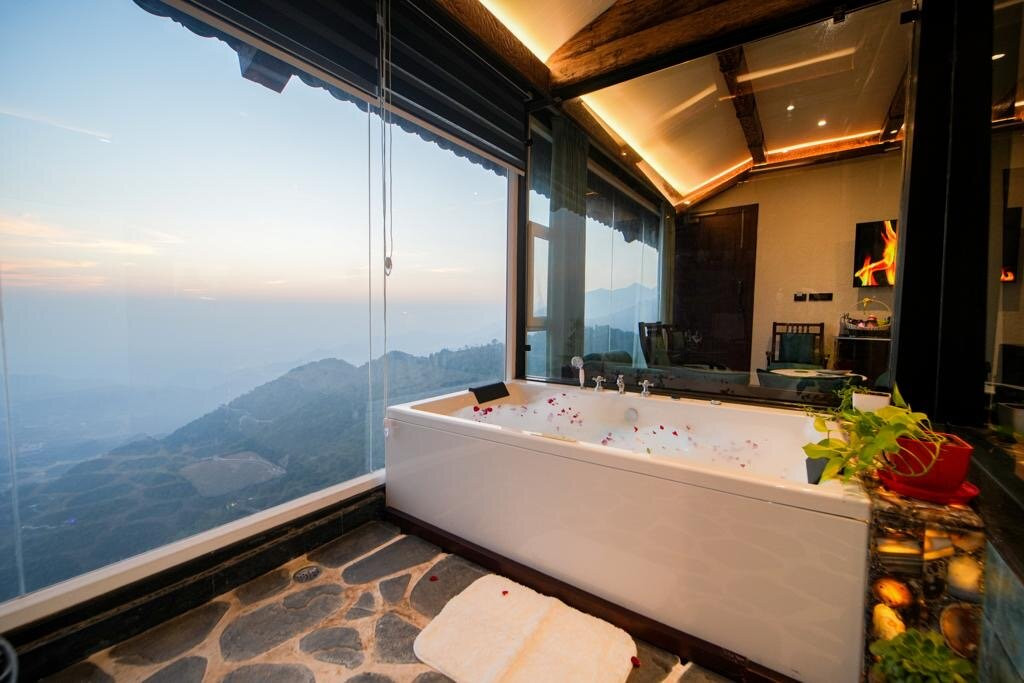 Jharipani Castle主图