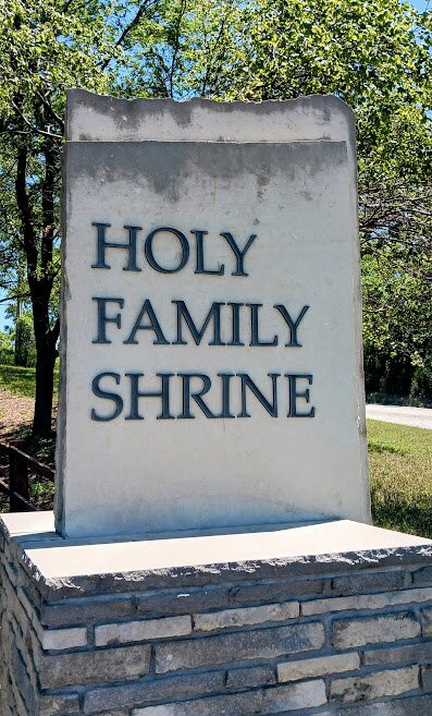 Holy Family Shrine-Gretna必去景点