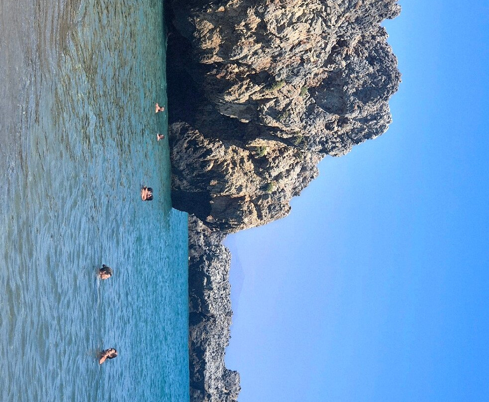 Peristeres beach-Rodakino必去景点