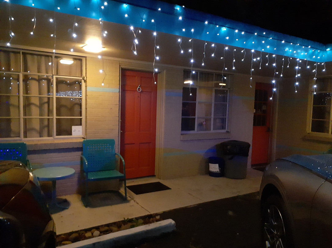 The Sunset Motel主图