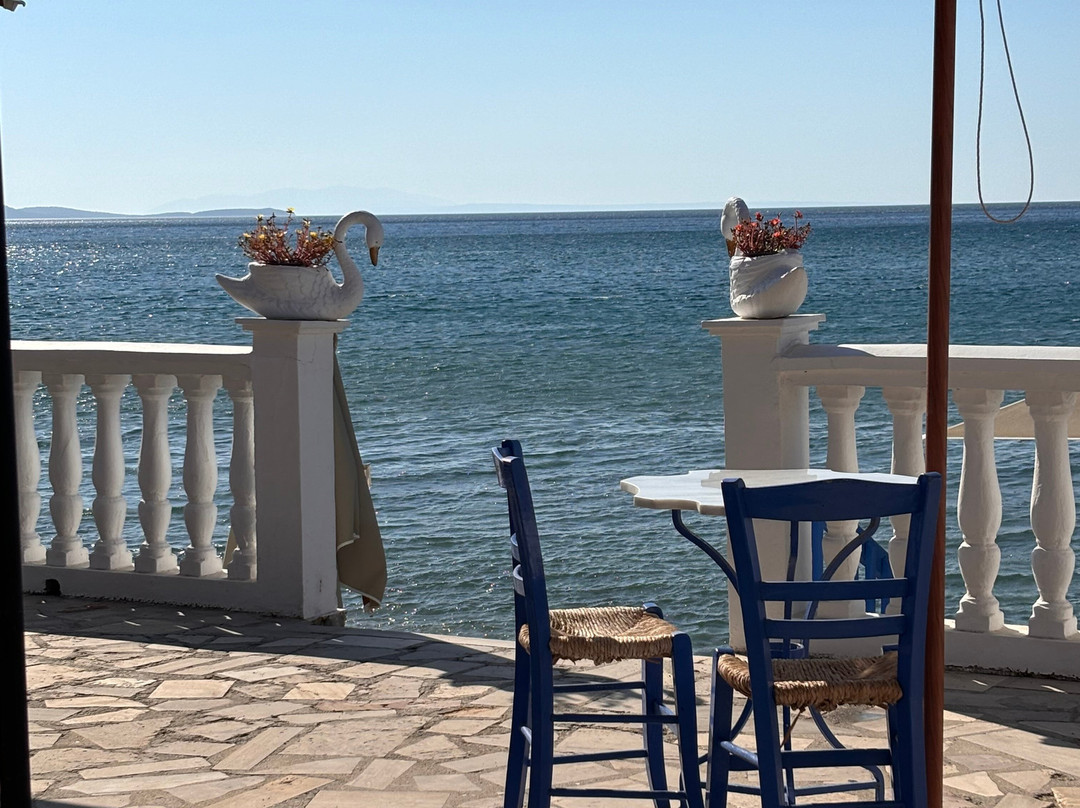 Potokaki Beachfront Hotel主图