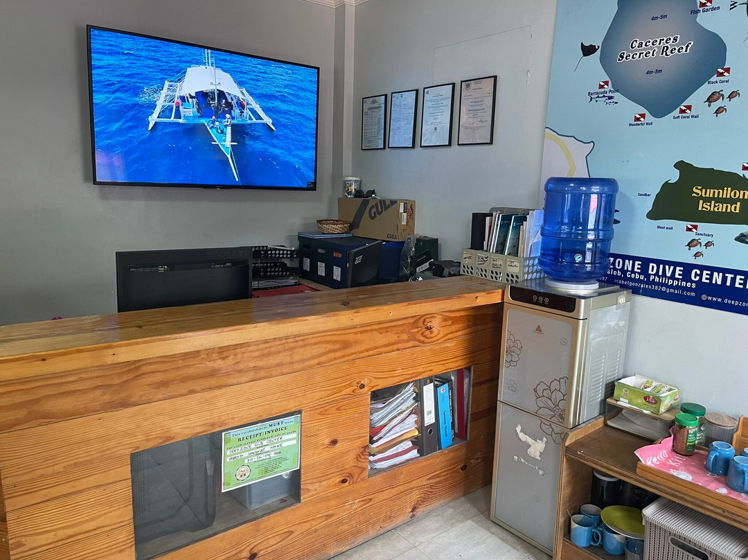 Deep Zone Dive Center景点图片