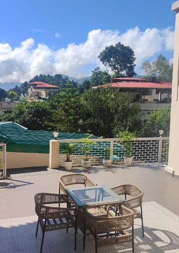 Maati Resort By The Lake Hill